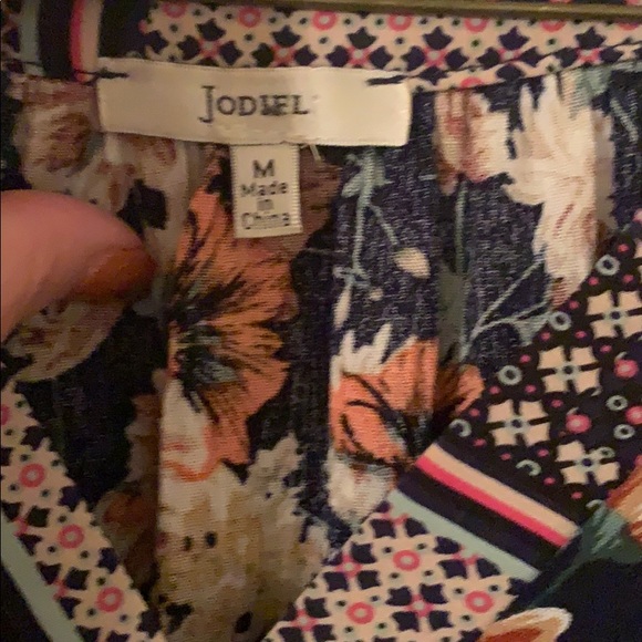 Floral top - Picture 3 of 3